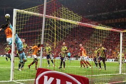 kaiyun开云·官方网站-顶级联赛全面升级转播技术提升观众观看体验，赛事转播权的法律依据