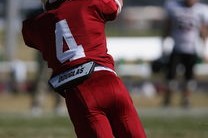 开云官网APP下载-球队是否通过边路连续推进撕裂密集防守线路