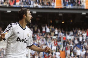 开云·Kaiyun网页版-中国香港队赛制解析：如何通过灵活战术应对不同类型的团体赛，香港队再添一枚金牌